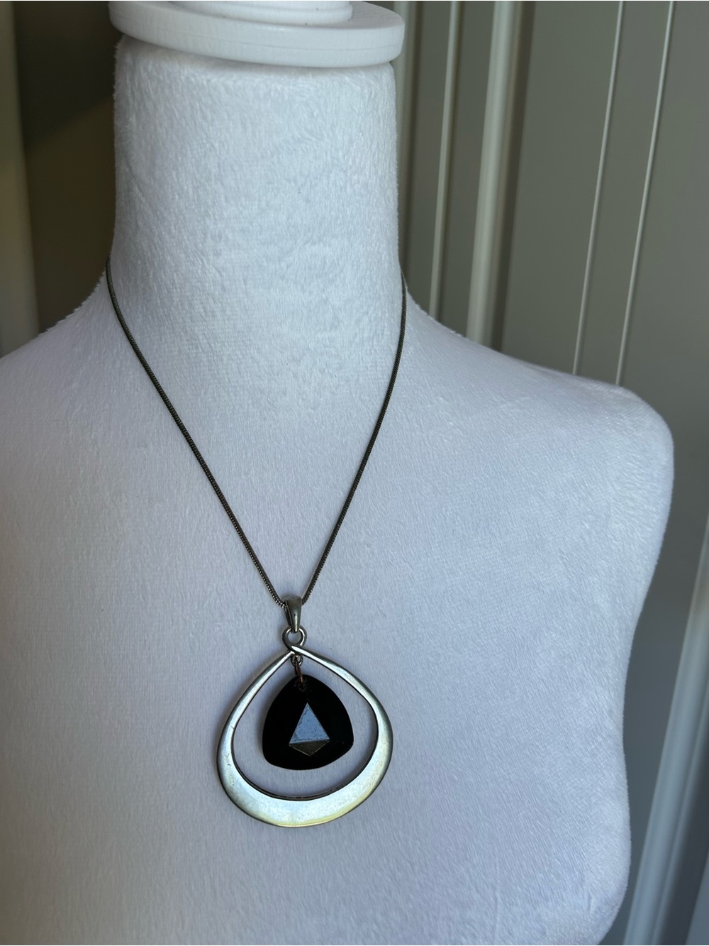 Elegant Black and Silver Pendant Necklace